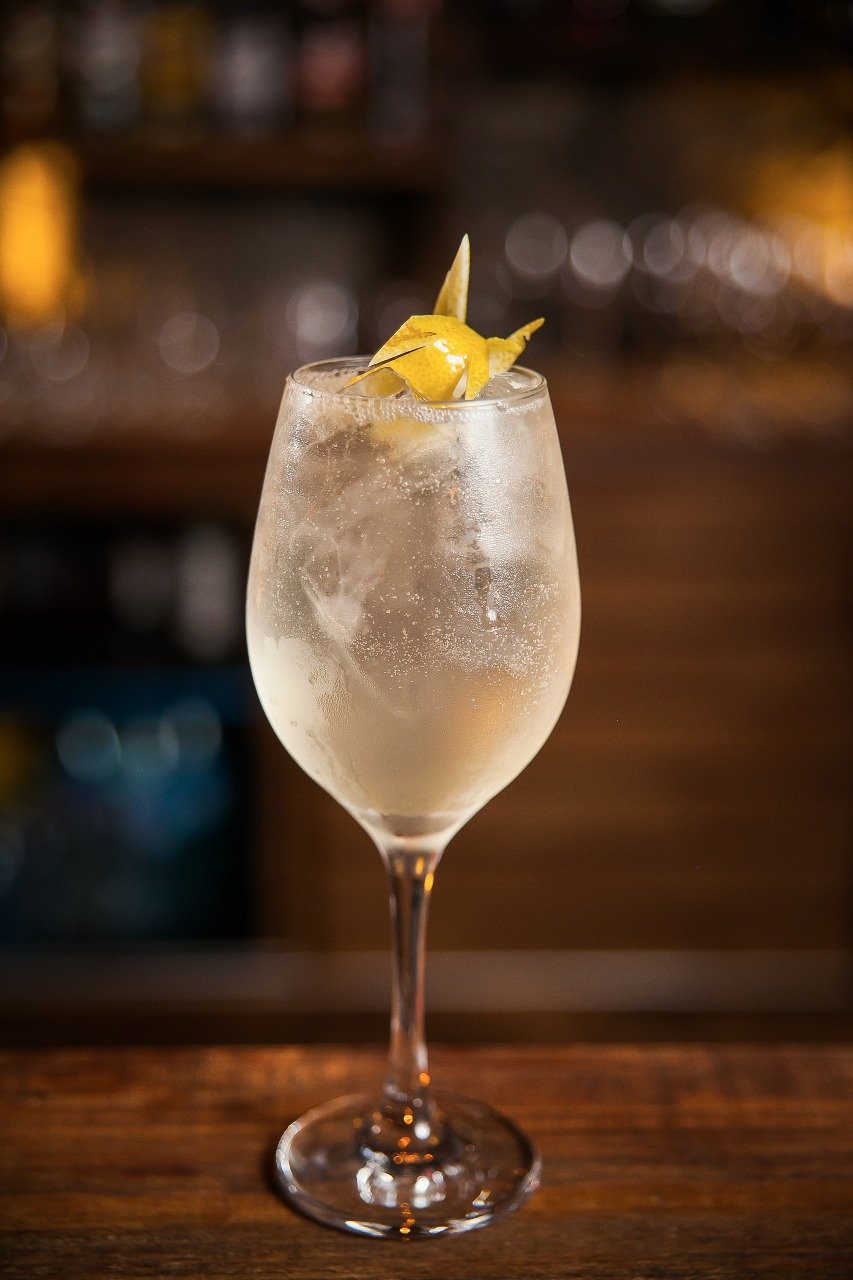 Novo bar curitibano une o gin ao whisky Jack Daniel’s