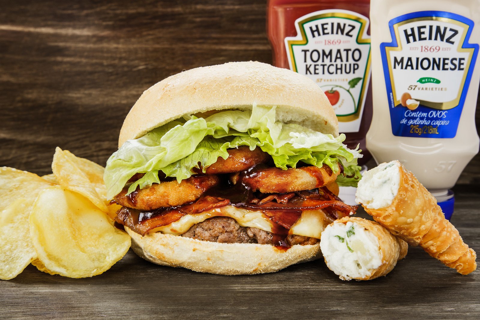 Hambúrguer Onion Rib da Adega Vô Zanon para o festival CWBurguer Fest em Curitiba