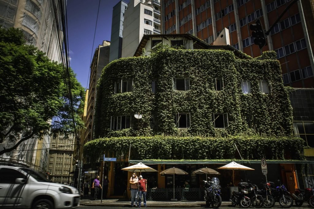 Cinco bares e restaurantes em prédios históricos de Curitiba